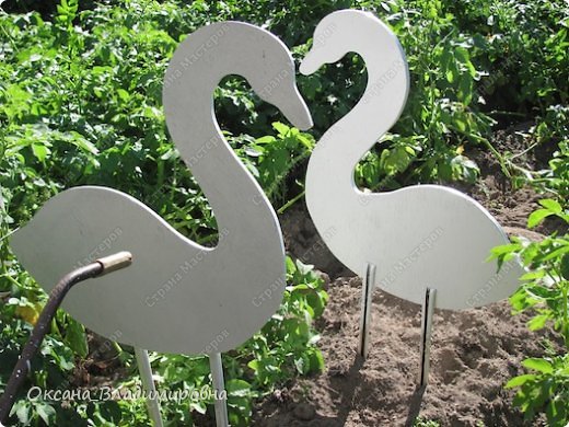 How to DIY Swan Garden Decor from Plastic Bottles | iCreativeIdeas.