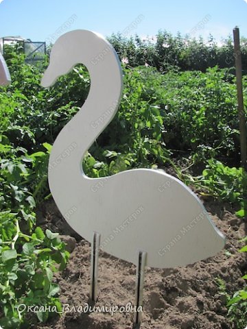 How to DIY Swan Garden Decor from Plastic Bottles | iCreativeIdeas.