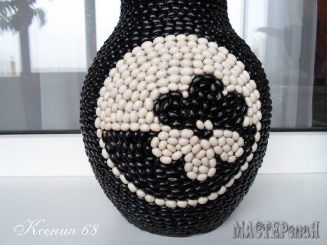 How-to-Make-Black-and-White-Beans-Decorated-Vase-5.jpg