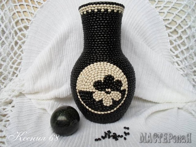 How-to-Make-Black-and-White-Beans-Decorated-Vase-9.jpg