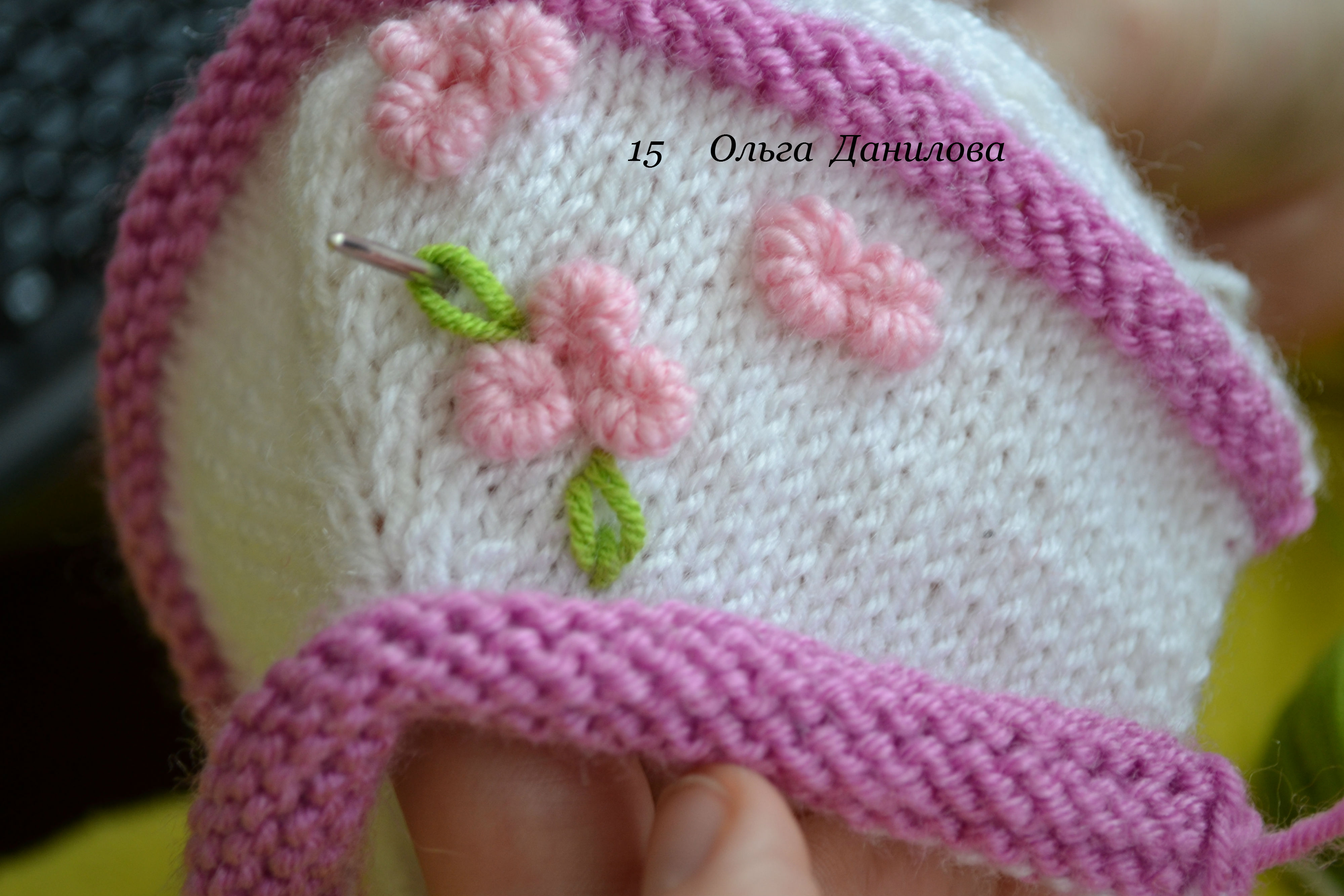 How-to-Make-Pretty-Knitted-Baby-Booties-17.jpg