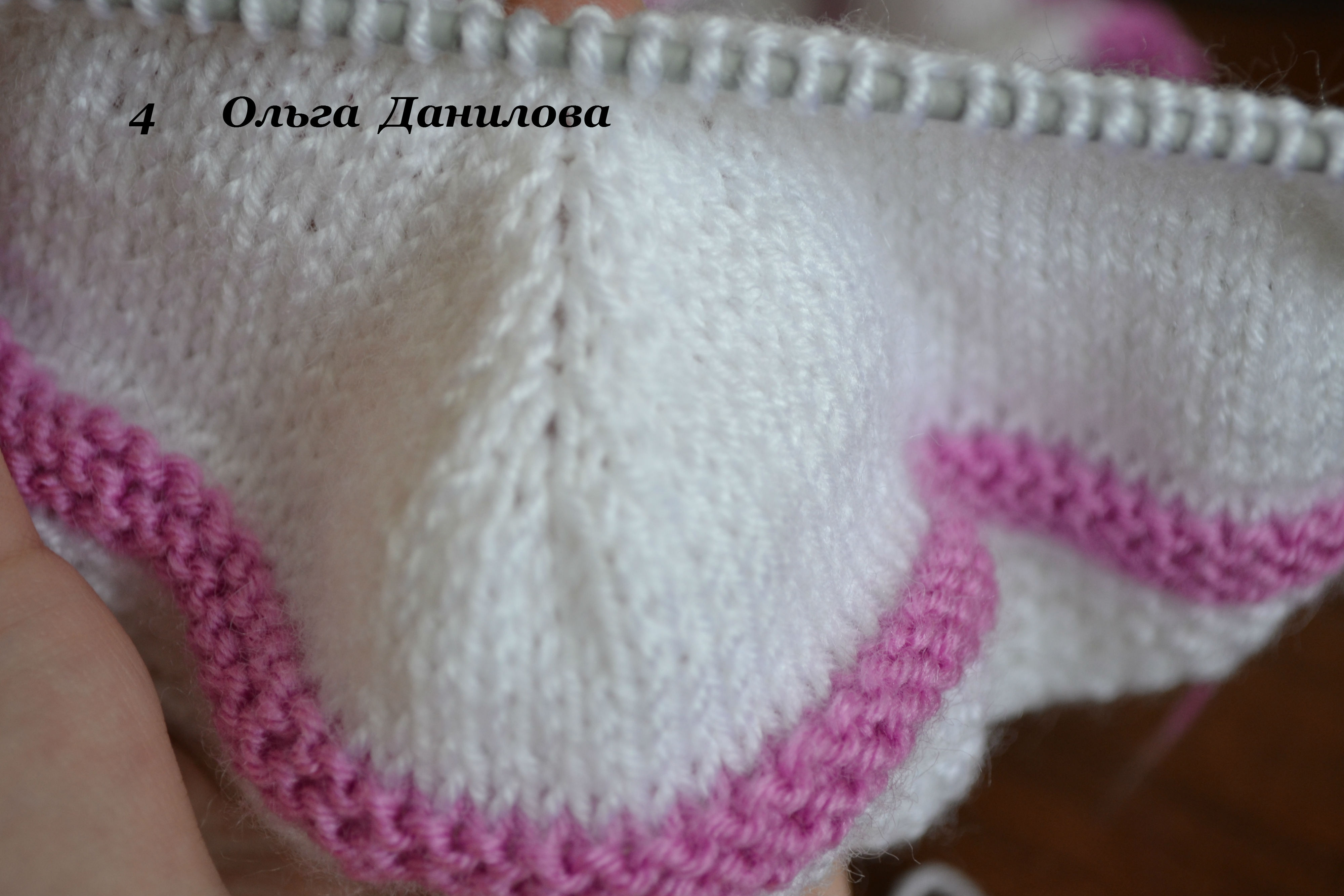How-to-Make-Pretty-Knitted-Baby-Booties-4.jpg