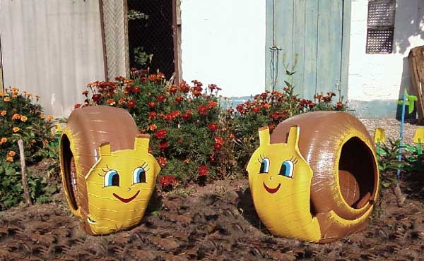 Repurpose-Old-Tire-into-Animal-Themed-Garden-Decor-1.jpg