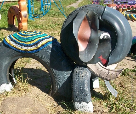 Repurpose-Old-Tire-into-Animal-Themed-Garden-Decor-19.jpg