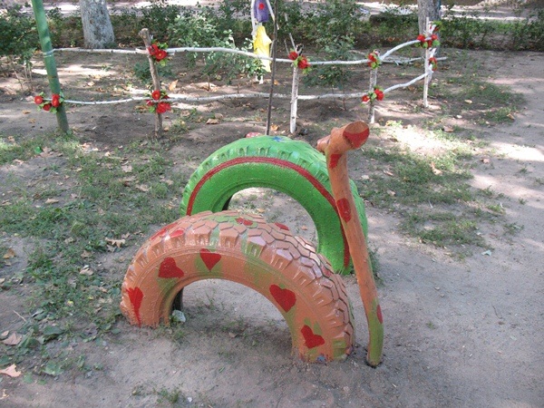 Repurpose-Old-Tire-into-Animal-Themed-Garden-Decor-23.jpg