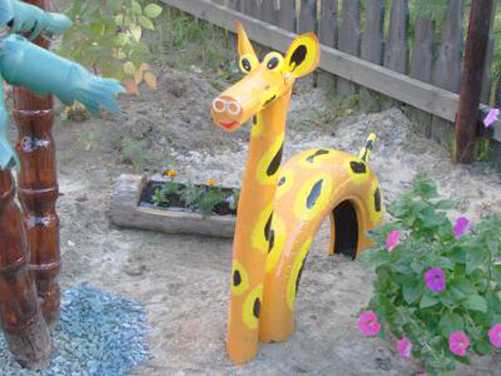 Repurpose-Old-Tire-into-Animal-Themed-Garden-Decor-3.jpg