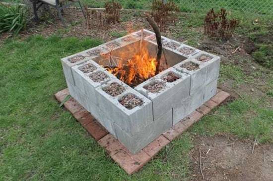 20+ Creative Uses of Concrete Blocks in Your Home and Garden --> Concrete block fire pit