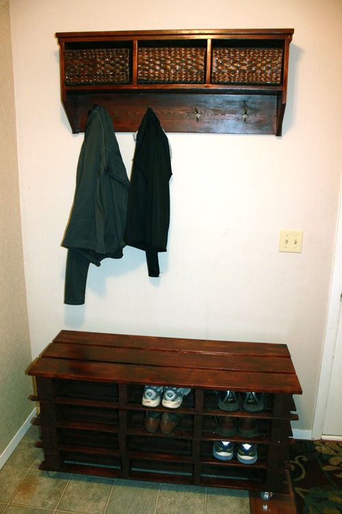 16 Creative and Functional DIY Pallet Furniture Ideas and Projects