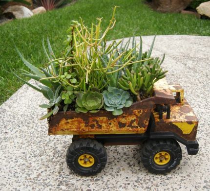 ... get an makeover into fun planters. (Tutorial via Junk Market Style