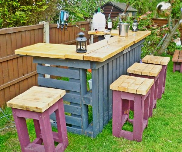 16 Great DIY Ideas for Indoor and Outdoor Wine Bars