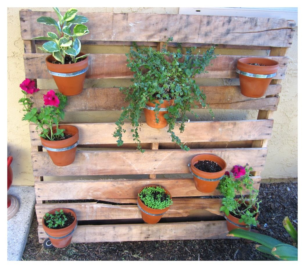 25 Amazing DIY Projects to Repurpose Pallets into Garden ...