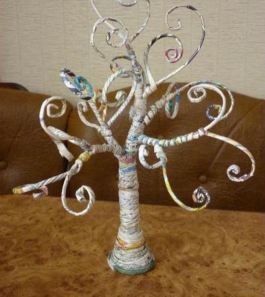 How To Diy Decorative Tree From Old Newspaper