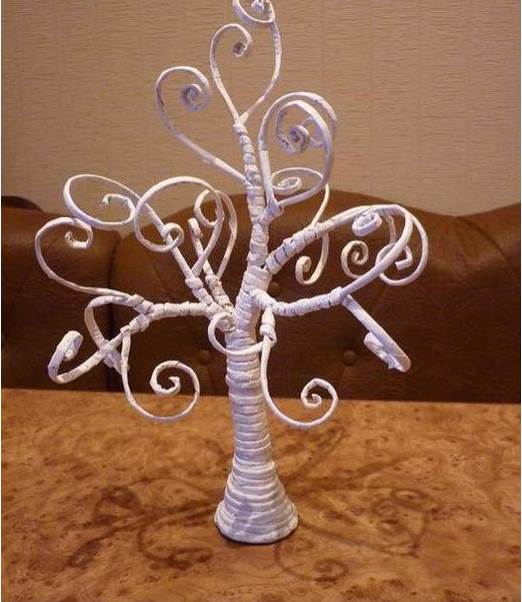 How To Diy Decorative Tree From Old Newspaper