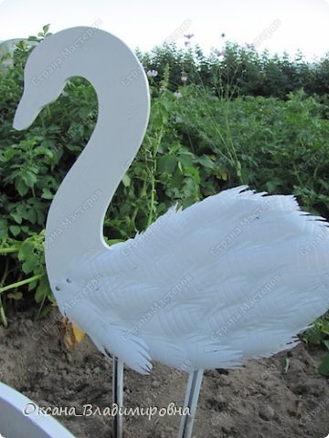 How to DIY Swan Garden Decor from Plastic Bottles