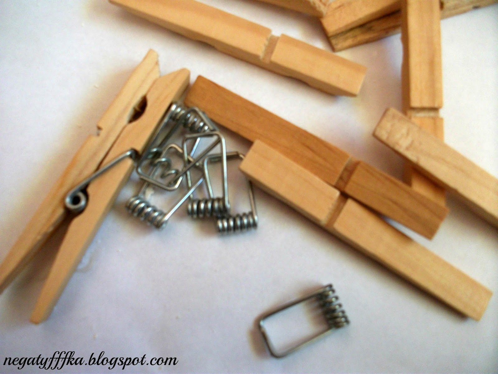 How to Make a Unique Napkin Holder from Clothespins