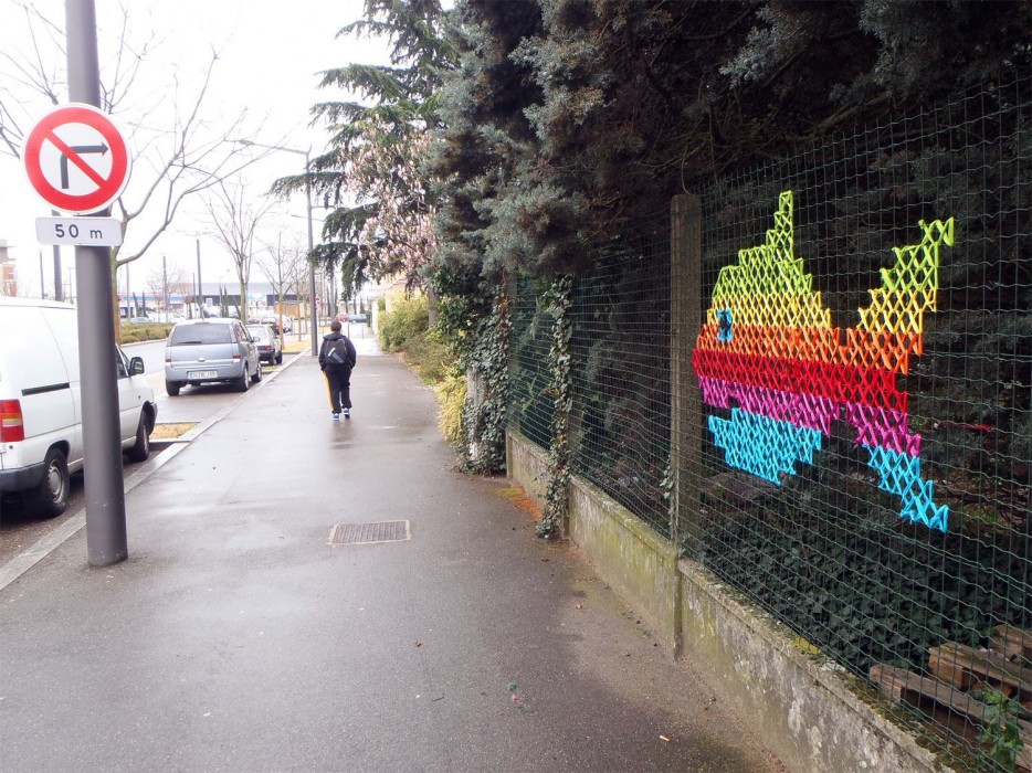 Yaratıcı-Street-Art-Cross-Dikiş-Resimleri-on-Çit-4_1.jpg