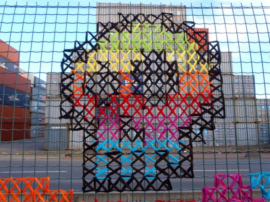 Yaratıcı-Street-Art-Cross-Dikiş-Resimleri-on-Çit-5_1.jpg