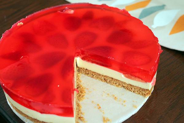 How to DIY Yummy Strawberry Jelly Hearts Cheesecake