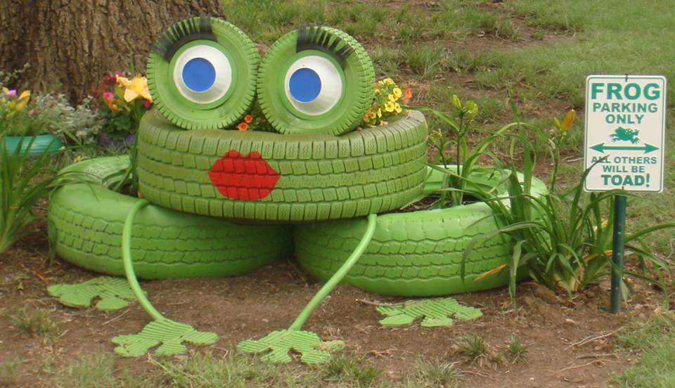 Creative Ideas DIY Lovely Frog Garden Decor  from Old Tires