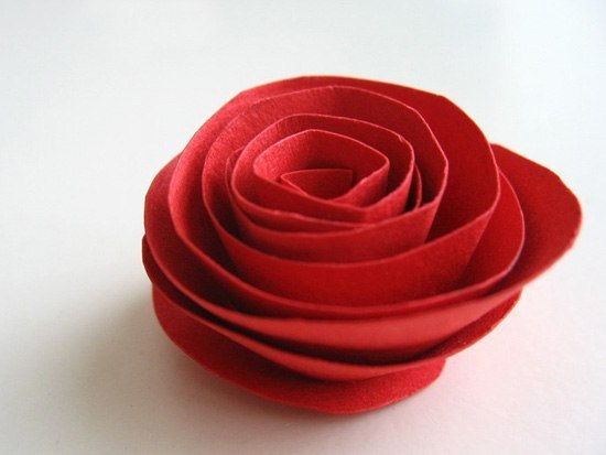 Creative Ideas - DIY Heart Shaped Paper Rose Valentine Wreath