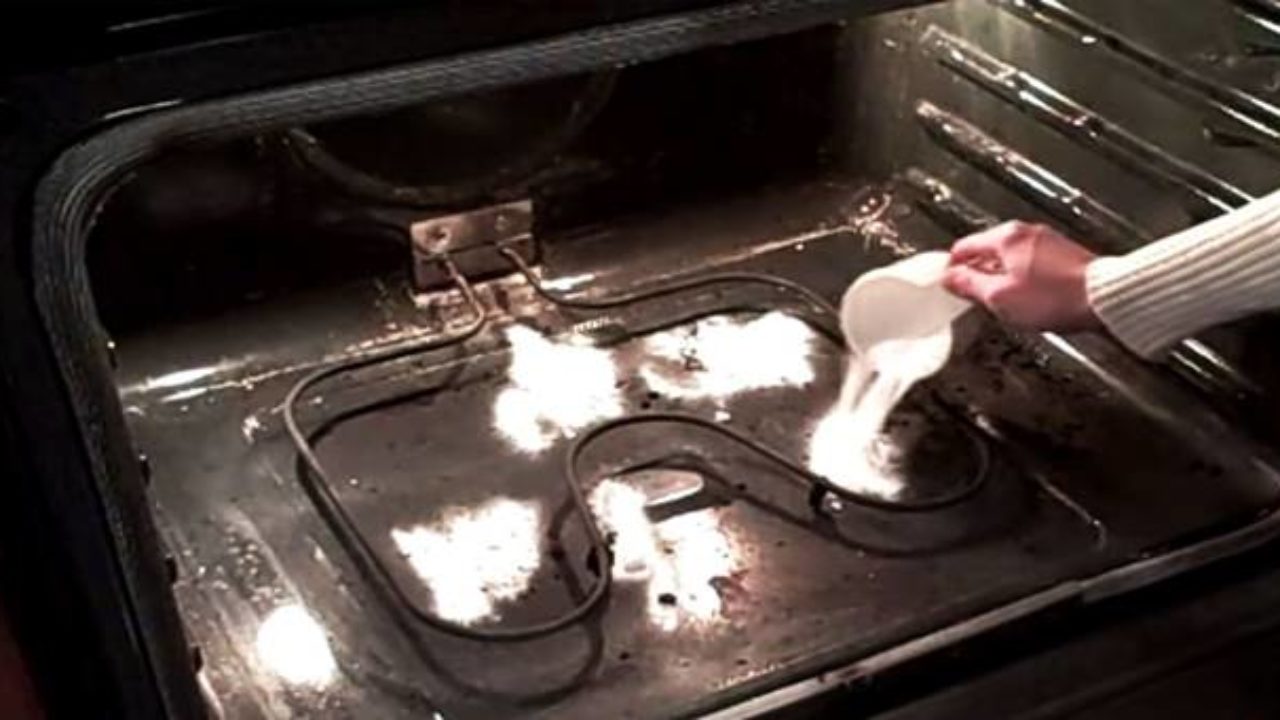 Cleaning Hack - How To Clean Your Oven With Just Baking Soda And