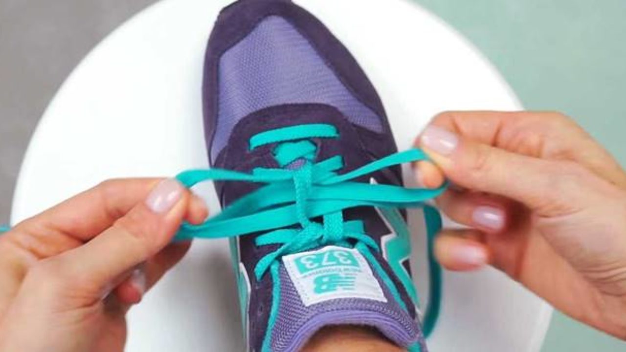 creative shoelace tying